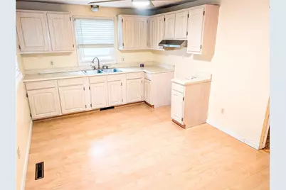 46 W Carpenter Street, Pawtucket, RI 02860 - Photo 3