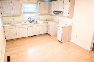 46 W Carpenter St, Pawtucket, RI 02860 - Photo 3