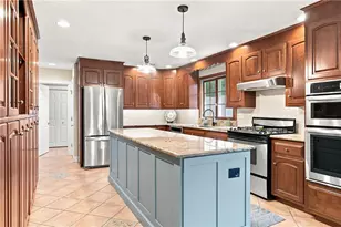 6 Cathedral Ct, Cumberland, RI 02864 - Photo 9