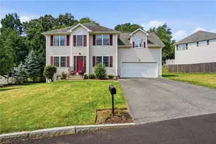 23 Bernon Dr, Lincoln, RI 02865 - Photo 3