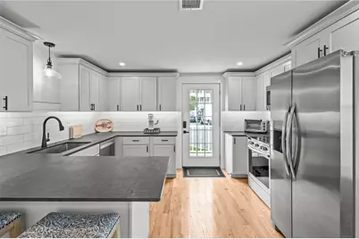 484 Thames Street, Bristol, RI 02809 - Photo 9