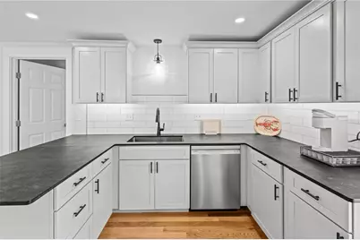 484 Thames Street, Bristol, RI 02809 - Photo 11