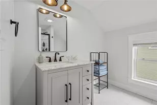 484 Thames St, Bristol, RI 02809 - Photo 15