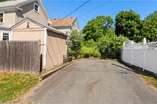 814 W Shore Rd, Warwick, RI 02889 - Photo 5