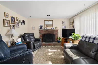 28 Lincoln Avenue, Cranston, RI 02920 - Photo 11