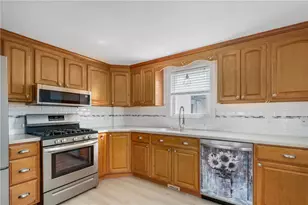45 Burnett St, Johnston, RI 02919 - Photo 3