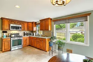 8 Halsey St, North Providence, RI 02911 - Photo 9