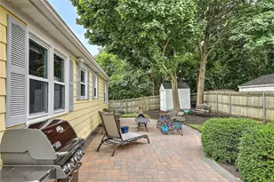 8 Halsey St, North Providence, RI 02911 - Photo 25