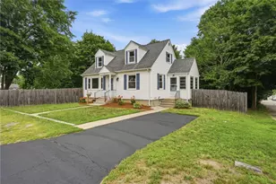 53 Benoit St, Coventry, RI 02816 - Photo 3