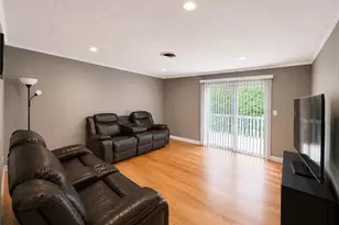 31 Foster St, Pawtucket, RI 02861 - Photo 9