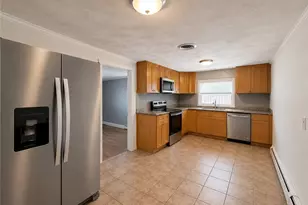 31 Foster St, Pawtucket, RI 02861 - Photo 1