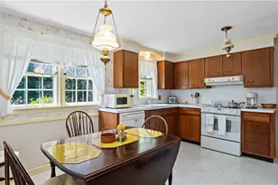 32 Short Rd, North Kingstown, RI 02852 - Photo 5
