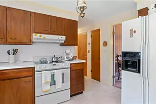32 Short Rd, North Kingstown, RI 02852 - Photo 7