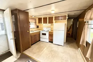 836 Forest Park Ave, Middletown, RI 02842 - Photo 5