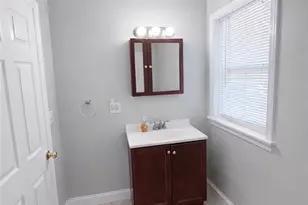 215 State St, Bristol, RI 02809 - Photo 5