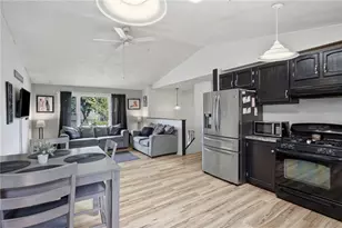 25 Oakridge Ct, Warwick, RI 02886 - Photo 5