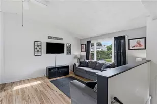 25 Oakridge Ct, Warwick, RI 02886 - Photo 9