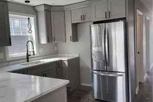 729 Potters Ave, Providence, RI 02907 - Photo 13
