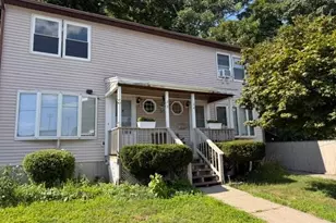 32 Bowles Ct, Pawtucket, RI 02860 - Photo 1