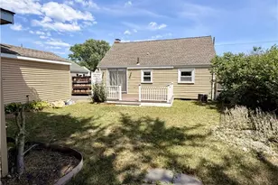 105 Burgess Ave, Pawtucket, RI 02861 - Photo 13