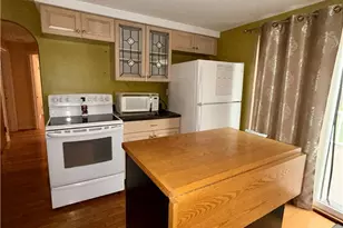 105 Burgess Ave, Pawtucket, RI 02861 - Photo 3