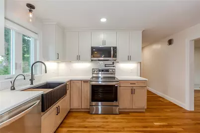 8 Barnes Street, Smithfield, RI 02828 - Photo 7