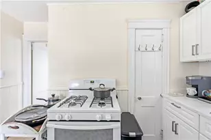 169 10th St, Providence, RI 02906 - Photo 19