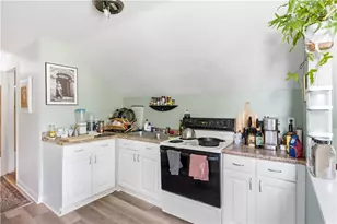 169 10th St, Providence, RI 02906 - Photo 29