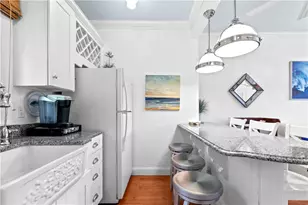 97 Narragansett Ave, Newport, RI 02840 - Photo 9