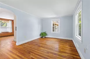 24 Magnolia St, Warwick, RI 02889 - Photo 9