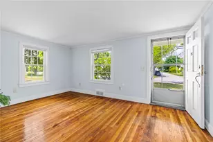 24 Magnolia St, Warwick, RI 02889 - Photo 7