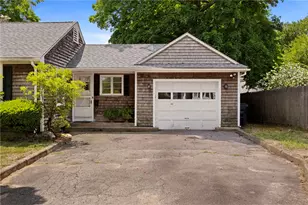 24 Magnolia St, Warwick, RI 02889 - Photo 5
