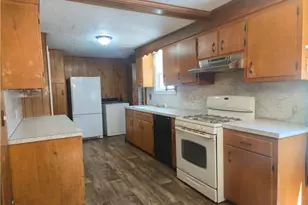 11 Maple Ave, Westerly, RI 02891 - Photo 3
