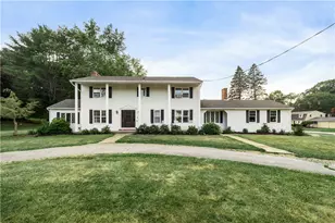 9 Plantation Dr, Cumberland, RI 02864 - Photo 1