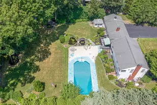 34 Gilbert Stuart Dr, Warwick, RI 02818 - Photo 5