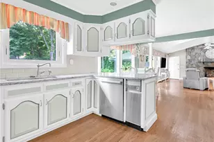 34 Gilbert Stuart Dr, Warwick, RI 02818 - Photo 13