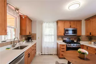 16 Pond Ave, Newport, RI 02840 - Photo 3
