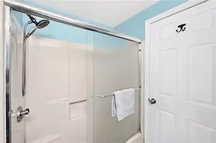 34 Village Ct, West Warwick, RI 02893 - Photo 17