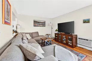 34 Village Ct, West Warwick, RI 02893 - Photo 7