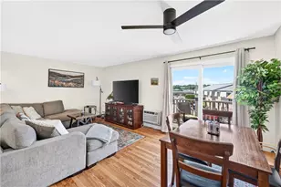 34 Village Ct, West Warwick, RI 02893 - Photo 5