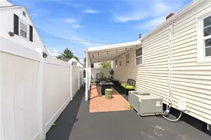 11 Gilmore St, Pawtucket, RI 02861 - Photo 23