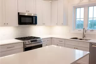 35 Bunker Hill Crossing, Portsmouth, RI 02871 - Photo 3