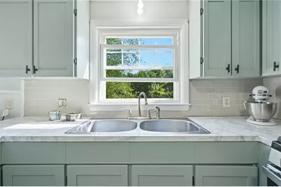 1281 Douglas Avenue, North Providence, RI 02904 - Photo 9