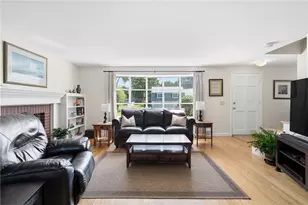 19 Crowfield Dr, Warwick, RI 02888 - Photo 5