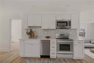 17 Dearborn St, Newport, RI 02840 - Photo 7