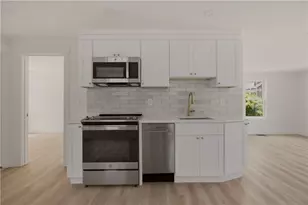 17 Dearborn St, Newport, RI 02840 - Photo 13