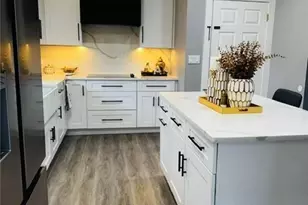 2 Parkview Ave, Providence, RI 02905 - Photo 15