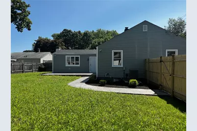 496 Beverage Hill Avenue, Pawtucket, RI 02961 - Photo 13