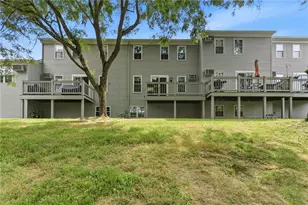 565 Quaker Ln, West Warwick, RI 02893 - Photo 25