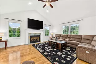 14 Longbrook Dr, Cumberland, RI 02864 - Photo 9